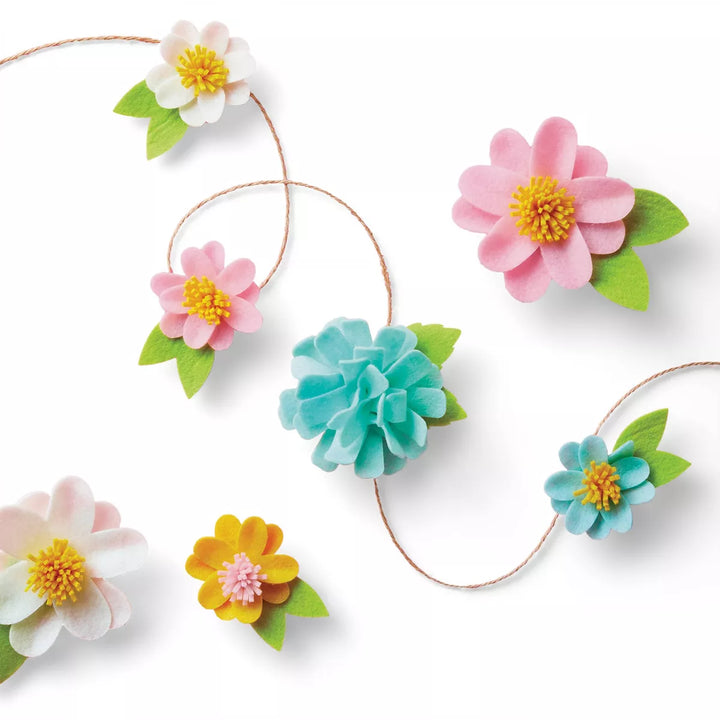 Create-Your-Own Felt Flower Garland Kit - Mondo Llama™