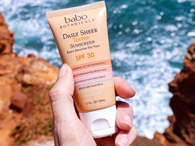 Babo Botanicals Daily Sheer Mineral Tinted Sunscreen SPF30 - Natural Zinc Oxide & Titanium Dioxide - Tinted - Healthy Glow - Fragrance-Free -Rosehip Oil & Hyaluronic Acid - For Face - For all ages