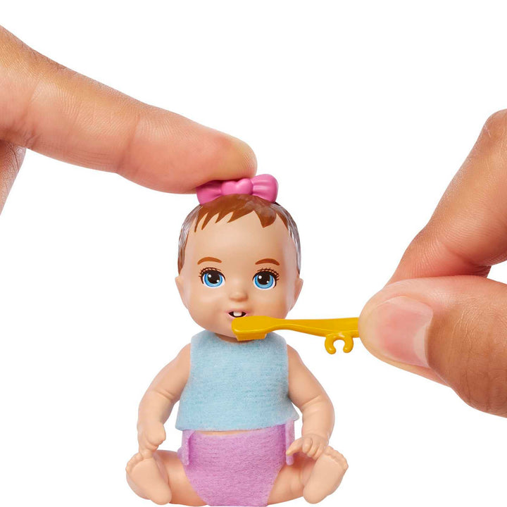 Barbie Skipper Babysitters Inc Baby Small Doll & Accessories, First Tooth Playset with Appearing & Disappearing Tooth cute Multicolor