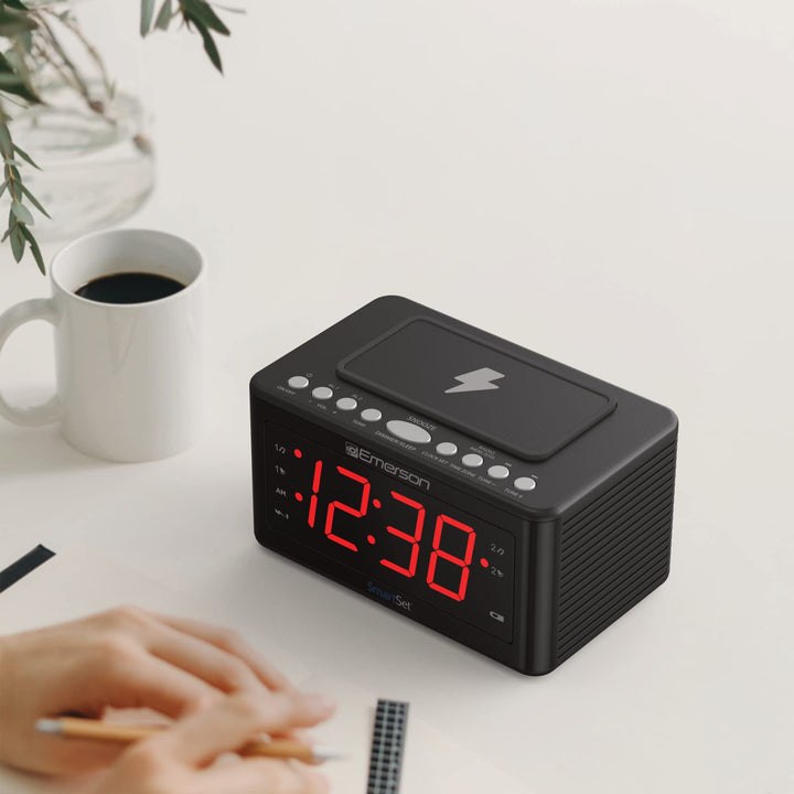 Emerson Smartset Wireless Charging Alarm Clock Radio Featuring a Large 1.4" Red LED Display and Temperature Sensor, FM Radio, Black CKSW0555