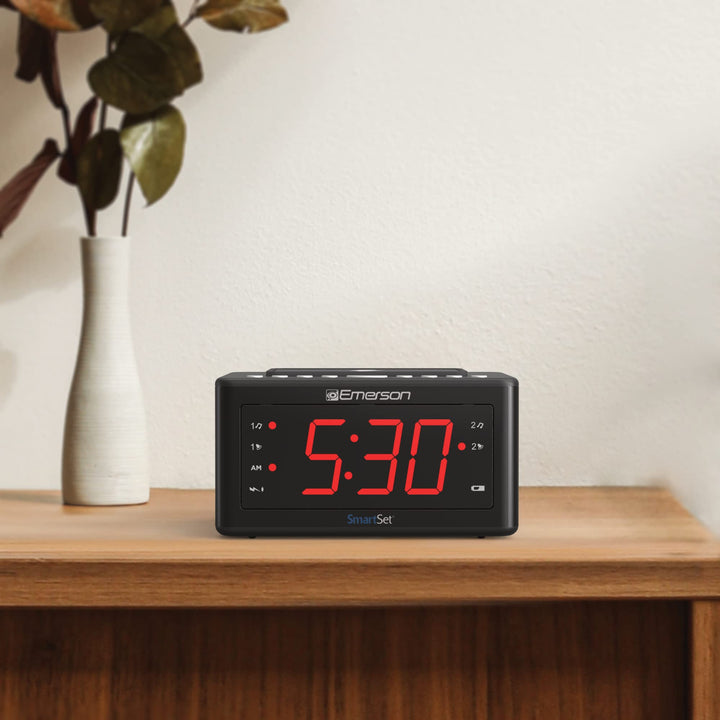 Emerson Smartset Wireless Charging Alarm Clock Radio Featuring a Large 1.4" Red LED Display and Temperature Sensor, FM Radio, Black CKSW0555