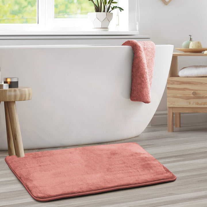 Clara Clark Bathroom Rugs, Velvet Memory Foam Bath Mat, Non-Slip, Machine Washable Bath Rugs - Dries Quickly, Ultra Soft Plush Bath Mats for Bathroom, 20 x 32, Misty Rose Solid