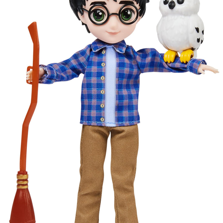 Wizarding World Harry Potter, 8-inch Harry Potter Doll Gift Set with Invisibility Cloak and 5 Doll Accessories, Christmas Gifts for Kids Harry Potter Gift Set