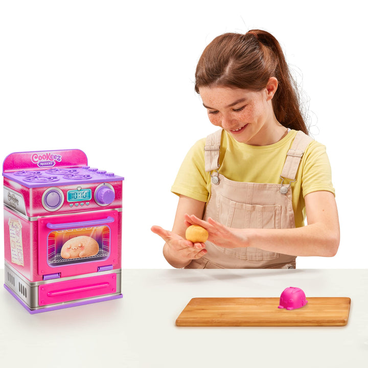 Cinnamon Treatz Oven. Mix & Make a Plush Best Friend! Place Your Dough in The Oven and Be Amazed When A Warm, Scented, Interactive, Friend Comes Out! Which Will You Make? Cinnamon Treatz