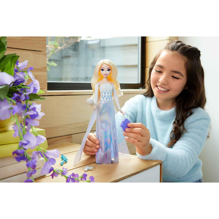 Mattel Disney Frozen Elsa Fashion Doll Set, Spin & Reveal with 11 Surprises Including 5 Accessories, 5 Stickers & Play Scene, Inspired by Disney Movie