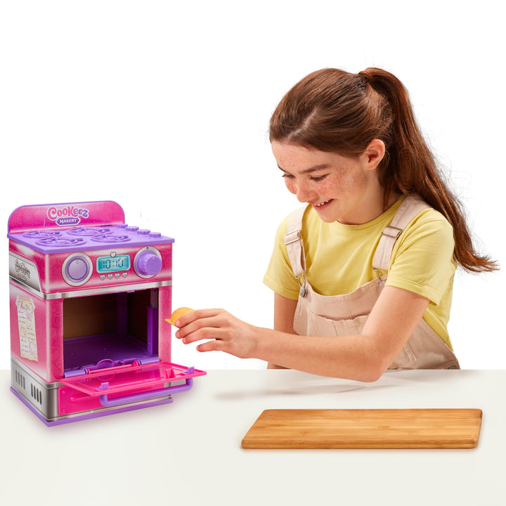 Cinnamon Treatz Oven. Mix & Make a Plush Best Friend! Place Your Dough in The Oven and Be Amazed When A Warm, Scented, Interactive, Friend Comes Out! Which Will You Make? Cinnamon Treatz