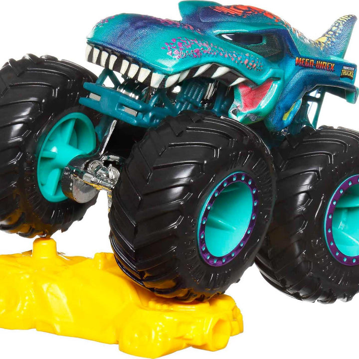 Hot Wheels Monster Trucks, 1 Toy Truck in 1:64 Scale & 1 Crushable Car, Vehicle Play for Kids & Collectors (Styles May Vary) Monster Trucks + Car