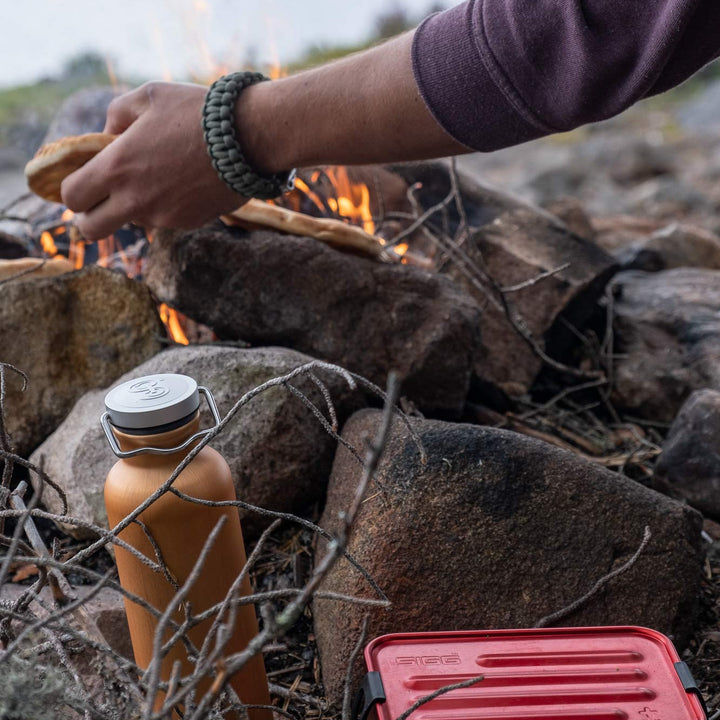 SIGG - Lunch Box Aluminium Plus Red - With Compartments - Award Winning Design - Dishwasher & Microwave Safe - Leakproof - Featherweight - BPA Free - S small