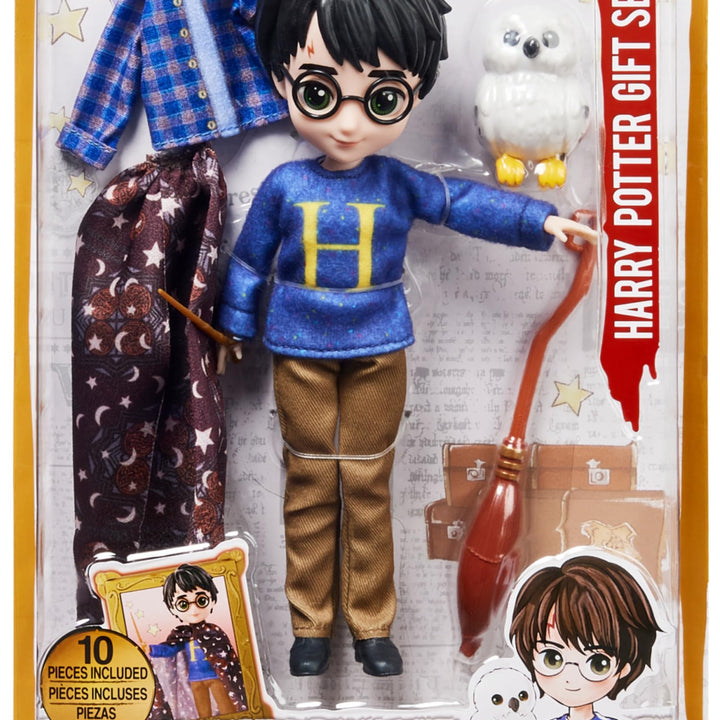 Wizarding World Harry Potter, 8-inch Harry Potter Doll Gift Set with Invisibility Cloak and 5 Doll Accessories, Christmas Gifts for Kids Harry Potter Gift Set