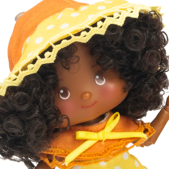 Strawberry Shortcake 5.5-inch Orange Blossom Poseable Scented Fashion Doll with 4 Surprise Reveal Accessories