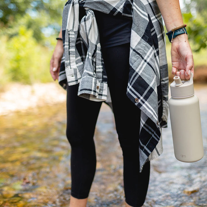 Simple Modern Water Bottle with Straw and Chug Lid Vacuum Insulated Stainless Steel Metal Thermos | Reusable Leak Proof BPA-Free Flask for Sports Gym Summit Collection 32oz, Midnight Black - Midnight Black 32oz (2 Lids)