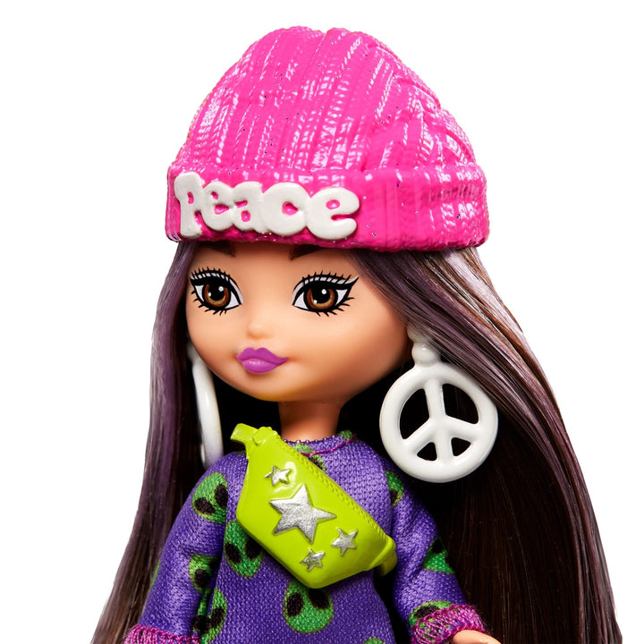 Barbie Extra Mini Minis Doll with Brunette Hair, Alien Sweater Dress & Peace Sign-Themed Accessories & Stand, 3.25-inch 3.25 inch (Pack of 1) Alien Print