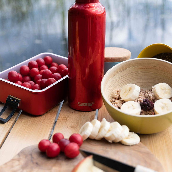 SIGG - Lunch Box Aluminium Plus Red - With Compartments - Award Winning Design - Dishwasher & Microwave Safe - Leakproof - Featherweight - BPA Free - S small