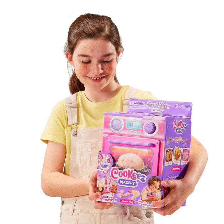 Cinnamon Treatz Oven. Mix & Make a Plush Best Friend! Place Your Dough in The Oven and Be Amazed When A Warm, Scented, Interactive, Friend Comes Out! Which Will You Make? Cinnamon Treatz