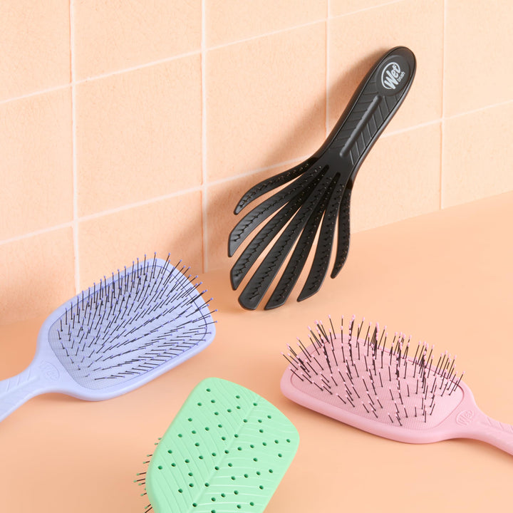 Wet Brush Go Green Curl Detangler Hair Brush - Black - Ultra-Soft IntelliFlex Detangling Bristles Glide Through Tangles with Ease - Great For Curly Hair - No Split Ends & Pain-Free for Wet or Dry Hair