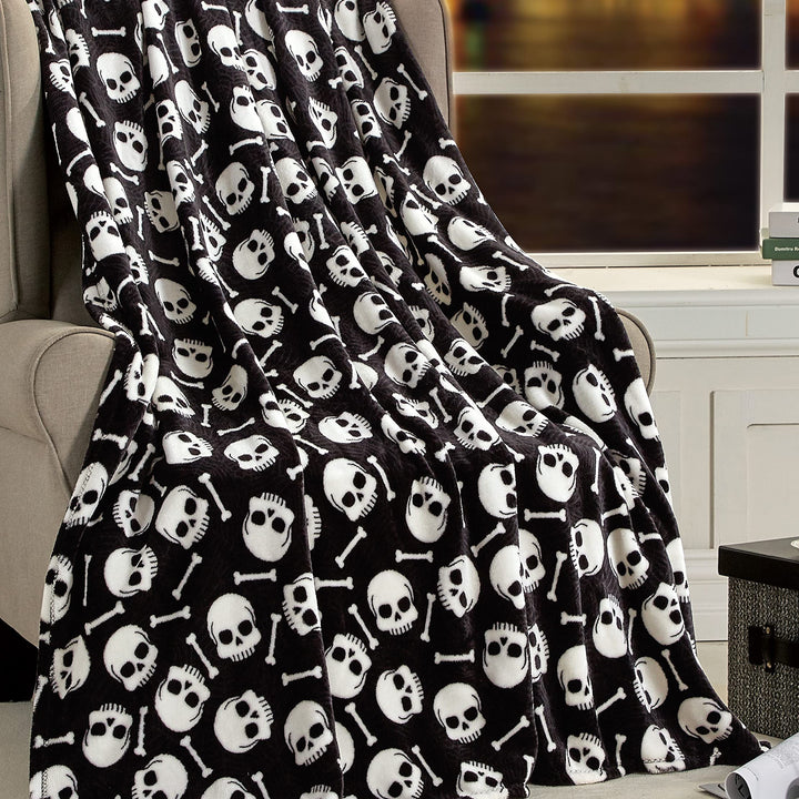 Elegant Comfort Lightweight Throw Blanket- Halloween Themed, Soft, Cozy and Plush- Perfect for Lounging This Spooky Season, 50 x 60 inches, Skull & Bones Skull Bones